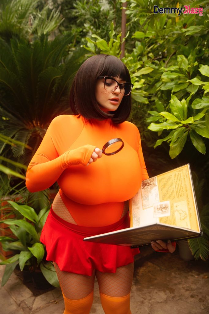Demmy Blaze Cosplay Velma
