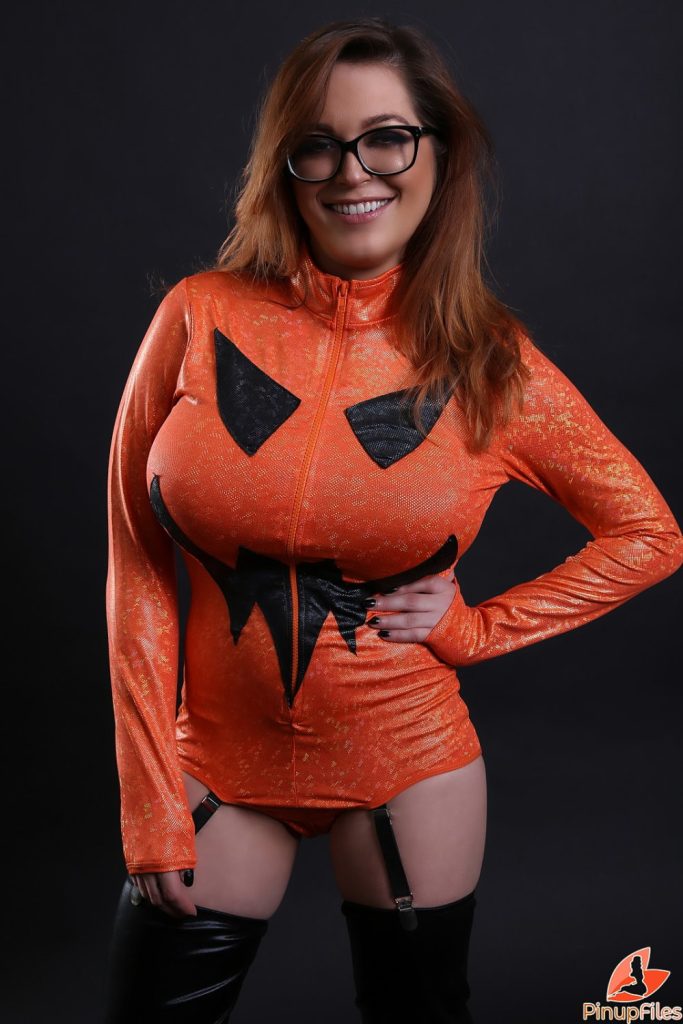 Tessa Fowler Big Tits For Halloween 01