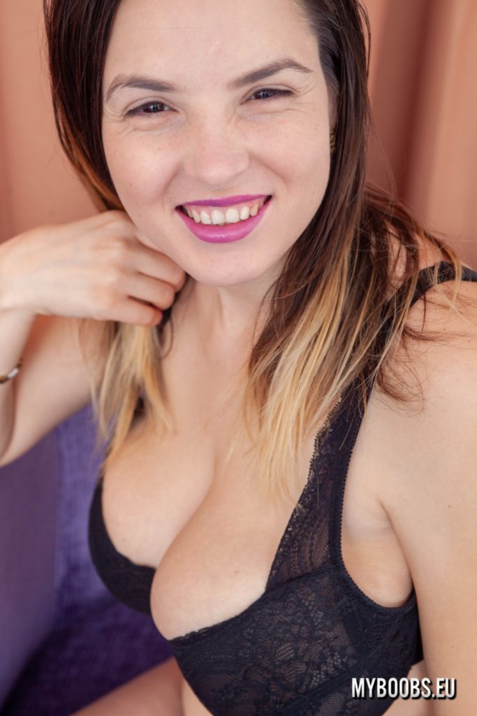 Talia Amanda Bouncing Huge Boobs 01