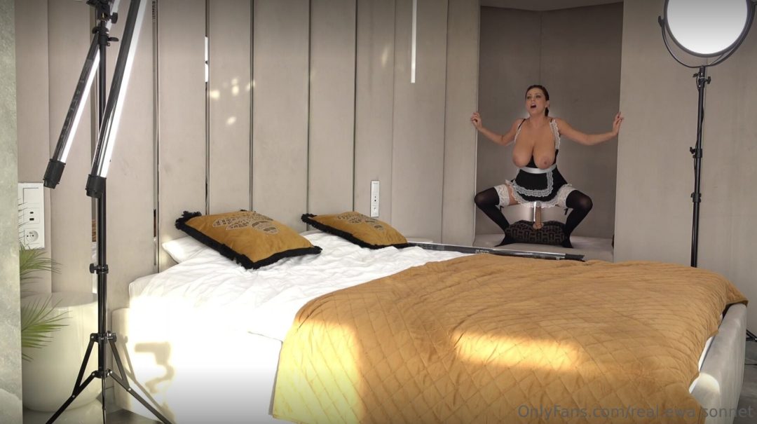 Ewa Sonnet Busty French Maid With 2 Dildos