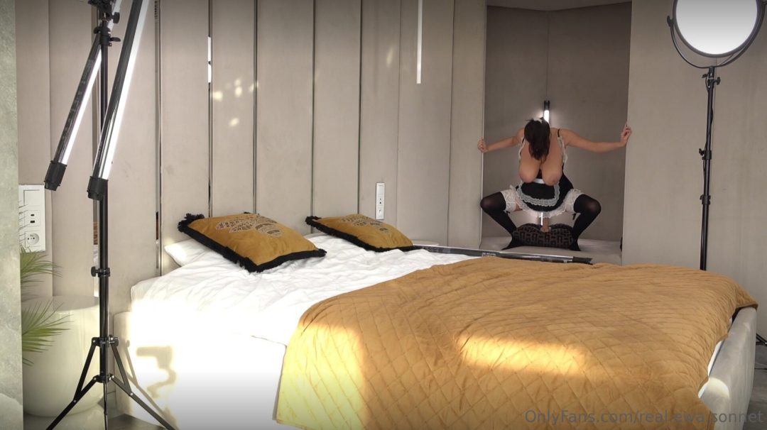 Ewa Sonnet Busty French Maid With 2 Dildos