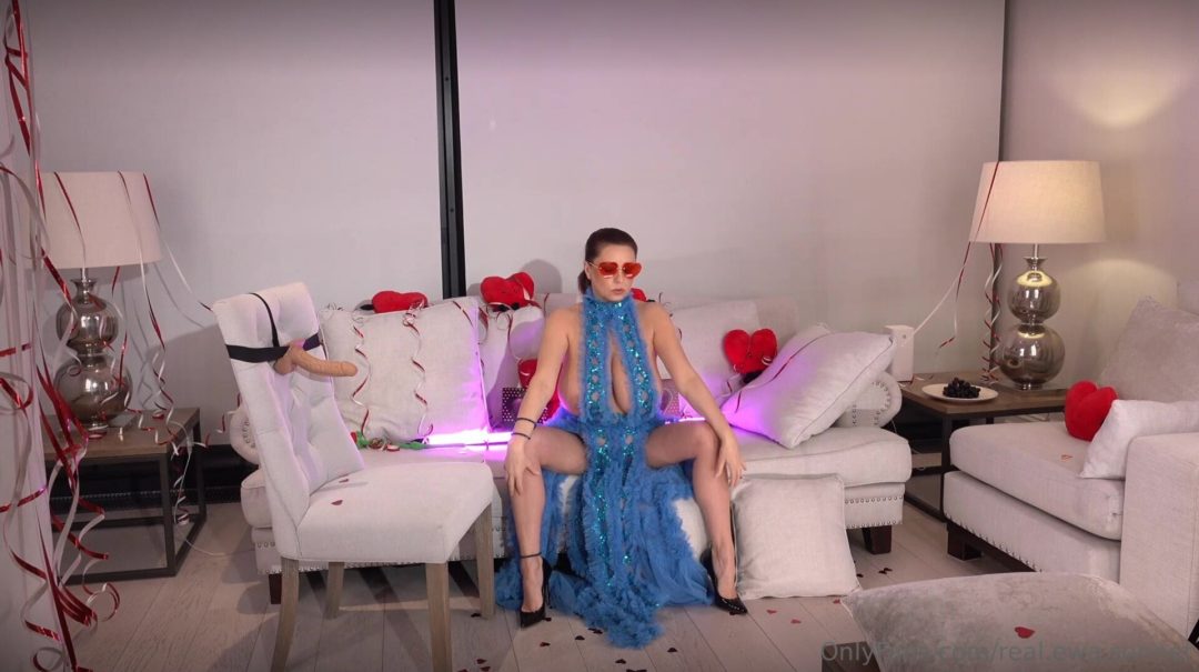 Ewa Sonnet Valentines Day Busty Special