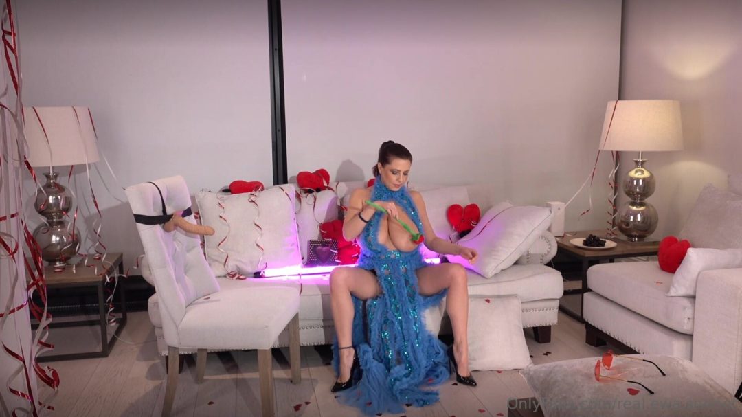 Ewa Sonnet Valentines Day Busty Special