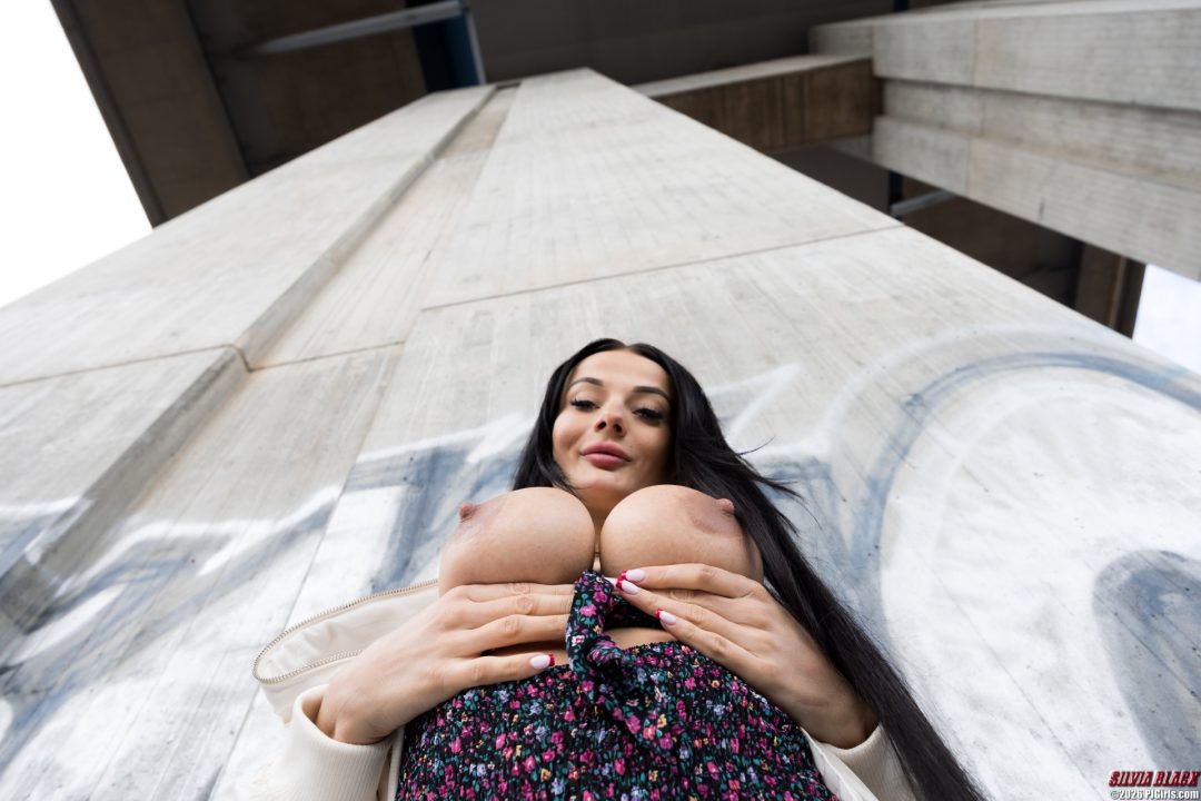 Silvia Black Under The Bridge Gaping